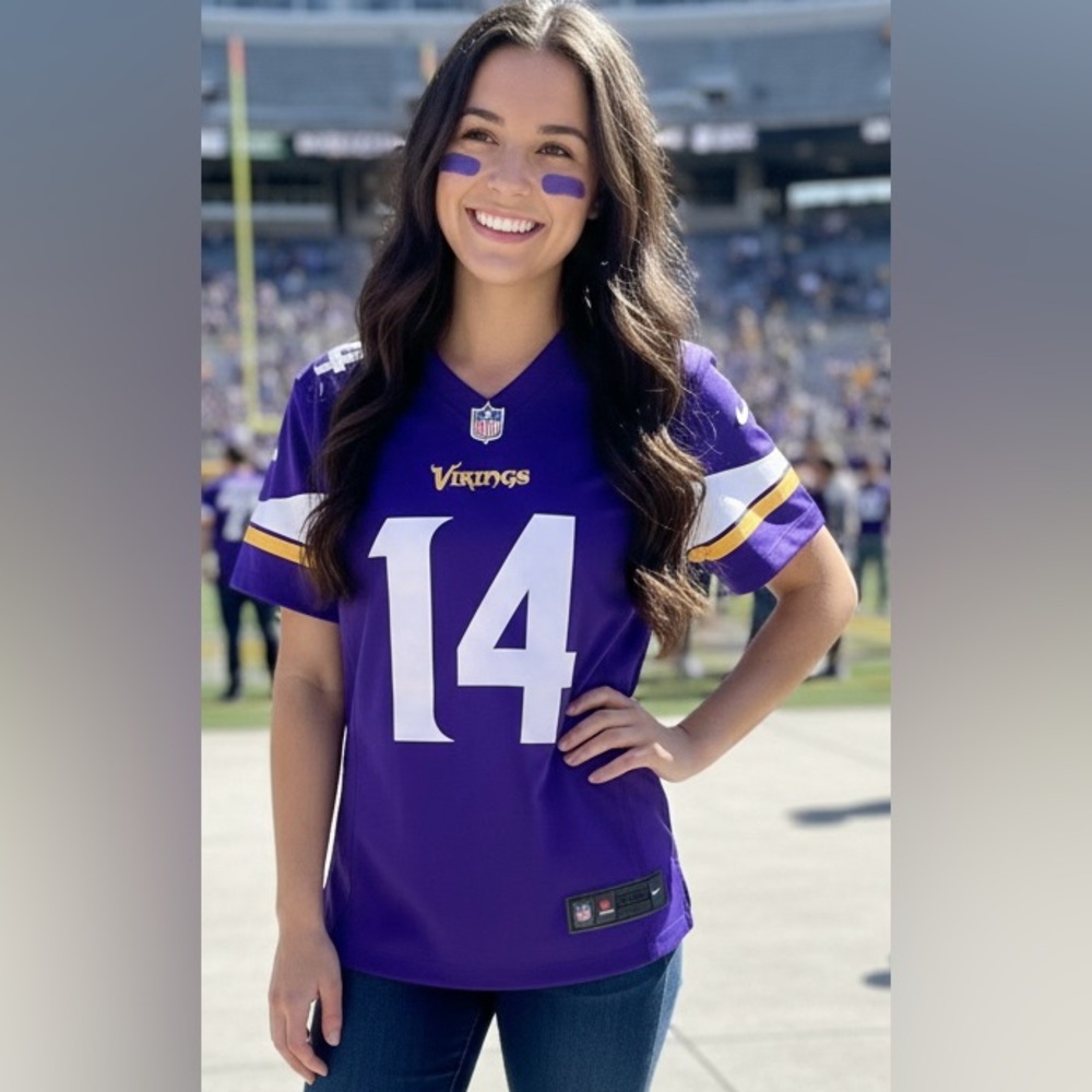 Nike NFL Minnesota Vikings Stefan Diggs #14 Short Sleeved Jersey Size Small